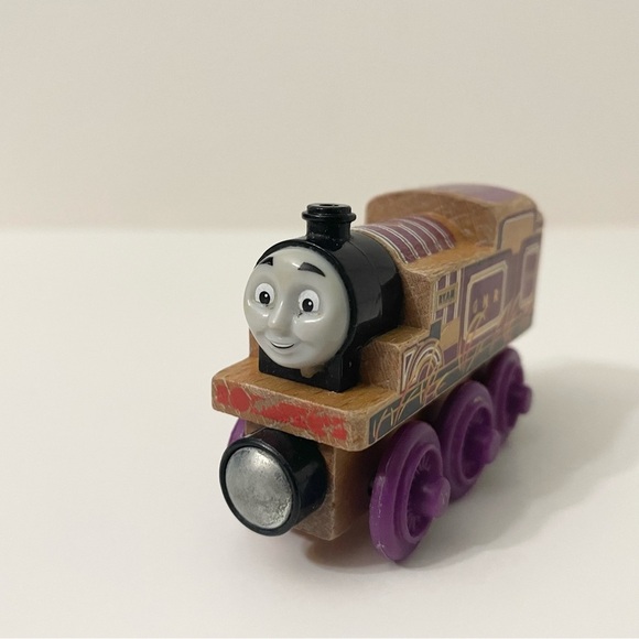 Thomas & Friends Wooden Dynamite Ryan Train - Picture 6 of 14